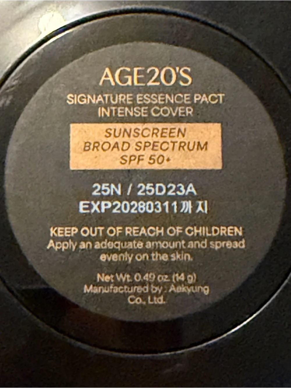 Age 20s signature essence pact intense cover